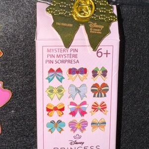 Disney Princess Bow Mystery Pin Set - Multicolor